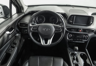 Подержанный автомобиль Hyundai Santa Fe 2018 года (11 фото)