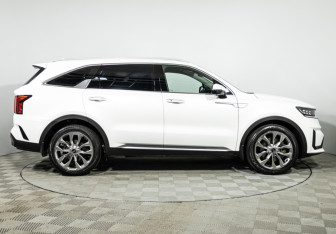 Подержанный автомобиль Kia Sorento 2021 года (4 фото)