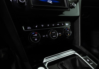 Подержанный автомобиль Volkswagen Passat Sedan 2017 года (17 фото)