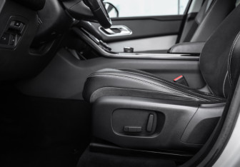 Подержанный автомобиль Land Rover Range Rover Velar 2017 года (30 фото)