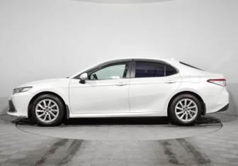 Подержанный автомобиль Toyota Camry Sedan 2022 года (8 фото)