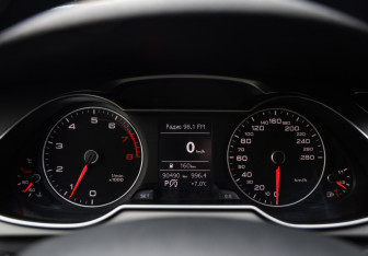 Подержанный автомобиль Audi A4 allroad 2012 года (14 фото)