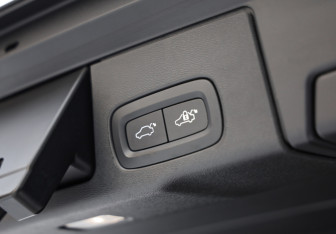 Подержанный автомобиль Volvo XC60 2021 года (32 фото)