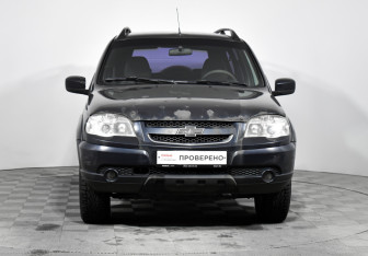 Подержанный автомобиль Chevrolet Niva 2013 года (2 фото)