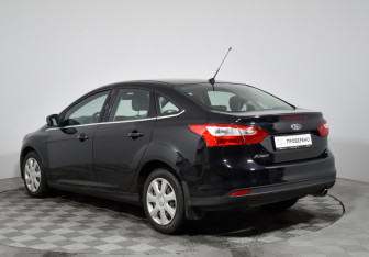 Подержанный автомобиль Ford Focus Sedan 2014 года (7 фото)