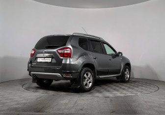 Подержанный автомобиль Nissan Terrano 2017 года (5 фото)