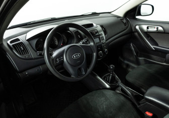Подержанный автомобиль Kia Cerato Sedan 2010 года (11 фото)