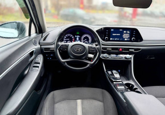 Подержанный автомобиль Hyundai Sonata 2021 года (11 фото)