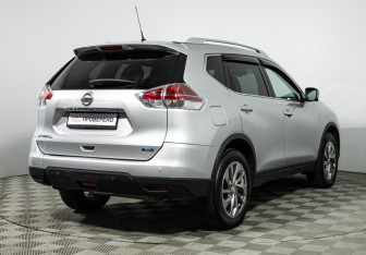 Подержанный автомобиль Nissan X-Trail 2015 года (5 фото)