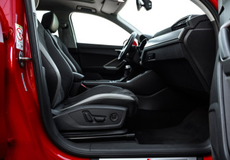 Подержанный автомобиль Audi Q3 2021 года (26 фото)