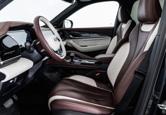 Подержанный автомобиль Geely Monjaro 2022 года (29 фото)