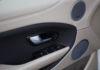 Подержанный автомобиль Land Rover Range Rover Evoque 2017 года (23 фото)