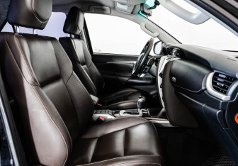 Подержанный автомобиль Toyota Fortuner 2018 года (21 фото)