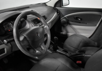 Подержанный автомобиль Renault Fluence 2010 года (9 фото)
