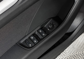 Подержанный автомобиль Audi A3 Hatchback 2015 года (10 фото)