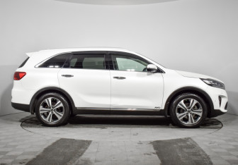 Подержанный автомобиль Kia Sorento 2019 года (4 фото)