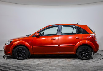 Подержанный автомобиль Kia Rio Hatchback 2009 года (8 фото)
