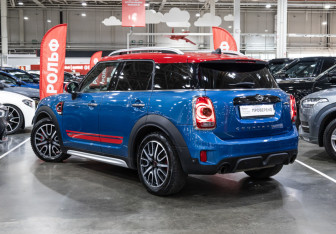 Подержанный автомобиль MINI Countryman 2019 года (16 фото)