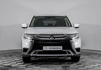 Подержанный автомобиль Mitsubishi Outlander 2018 года (2 фото)