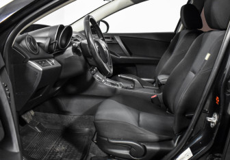 Подержанный автомобиль Mazda 3 Hatchback 2011 года (10 фото)