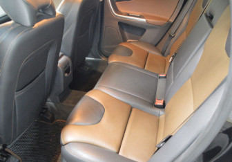 Подержанный автомобиль Volvo XC60 2015 года (11 фото)