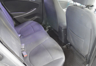 Подержанный автомобиль Hyundai Solaris Hatchback 2011 года (13 фото)