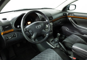 Подержанный автомобиль Toyota Avensis Sedan 2008 года (11 фото)