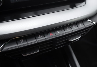 Подержанный автомобиль Skoda Octavia Liftback 2021 года (18 фото)