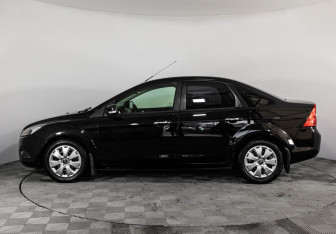 Подержанный автомобиль Ford Focus Sedan 2008 года (8 фото)