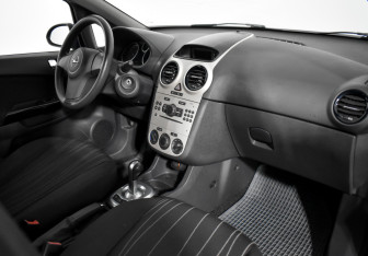 Подержанный автомобиль Opel Corsa 2008 года (13 фото)