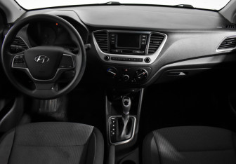 Подержанный автомобиль Hyundai Solaris Sedan 2017 года (13 фото)