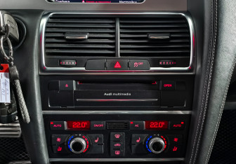 Подержанный автомобиль Audi Q7 2012 года (20 фото)