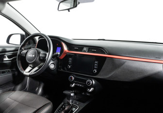 Подержанный автомобиль Kia Rio Hatchback 2021 года (9 фото)