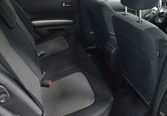 Подержанный автомобиль Nissan X-Trail 2010 года (13 фото)