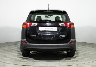 Подержанный автомобиль Toyota RAV4 2013 года (6 фото)