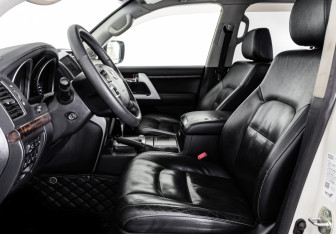 Подержанный автомобиль Toyota Land Cruiser Suv 2014 года (21 фото)