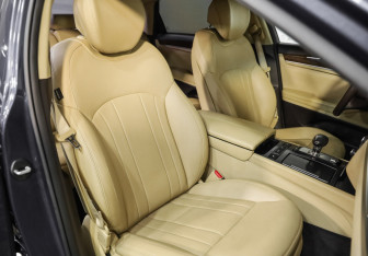 Подержанный автомобиль Genesis G80 2017 года (25 фото)