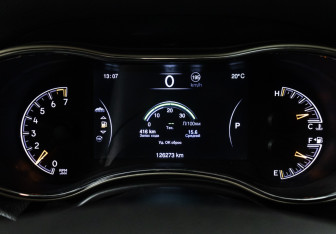 Подержанный автомобиль Jeep Grand Cherokee 2015 года (12 фото)