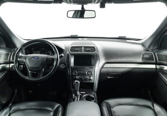 Подержанный автомобиль Ford Explorer 2019 года (13 фото)