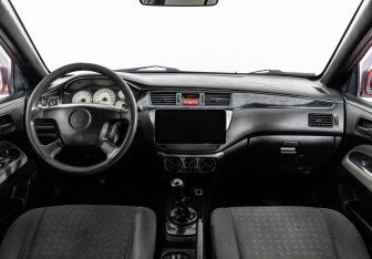 Подержанный автомобиль Mitsubishi Lancer Sedan 2005 года (10 фото)