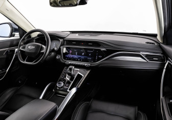 Подержанный автомобиль Geely Atlas Pro 2021 года (10 фото)