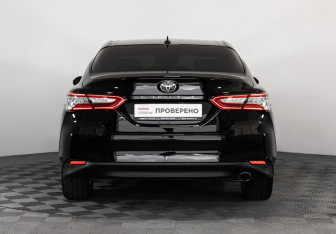 Подержанный автомобиль Toyota Camry Sedan 2019 года (7 фото)