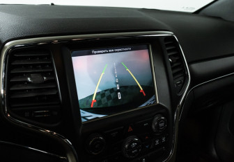 Подержанный автомобиль Jeep Grand Cherokee 2015 года (20 фото)