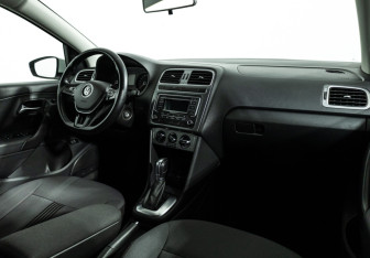 Подержанный автомобиль Volkswagen Polo Sedan 2016 года (9 фото)