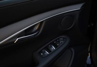 Подержанный автомобиль Infiniti QX50 2018 года (14 фото)