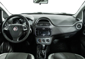 Подержанный автомобиль Fiat Punto Hatchback 2012 года (13 фото)