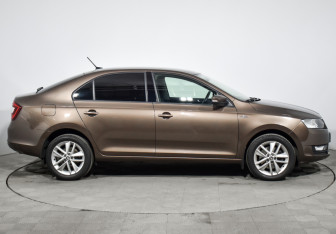 Подержанный автомобиль Skoda Rapid Liftback 2018 года (4 фото)