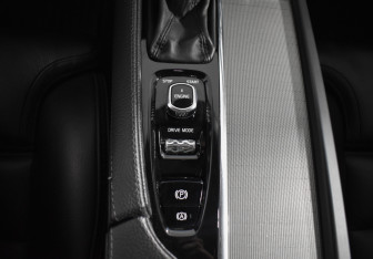 Подержанный автомобиль Volvo V90 Cross Country 2017 года (19 фото)