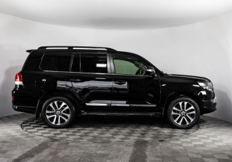 Подержанный автомобиль Toyota Land Cruiser Suv 2018 года (4 фото)