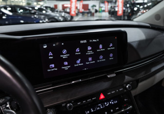 Подержанный автомобиль Kia Carnival 2020 года (20 фото)